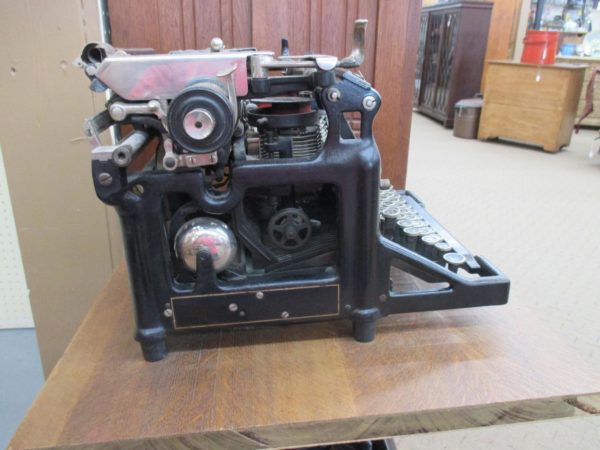 1907 #5 Vintage Underwood Typewriter Complete with Stand - Image 4
