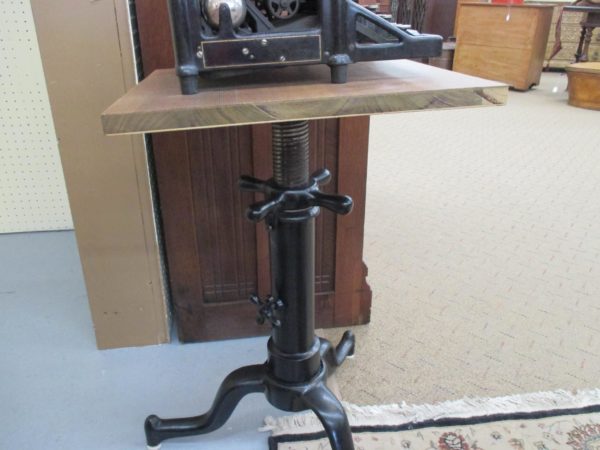 1907 #5 Vintage Underwood Typewriter Complete with Stand - Image 6