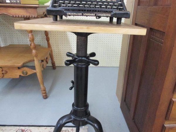 1907 #5 Vintage Underwood Typewriter Complete with Stand - Image 5