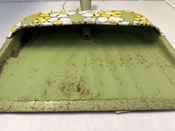 Green Metal Floral Dustpan - Image 3