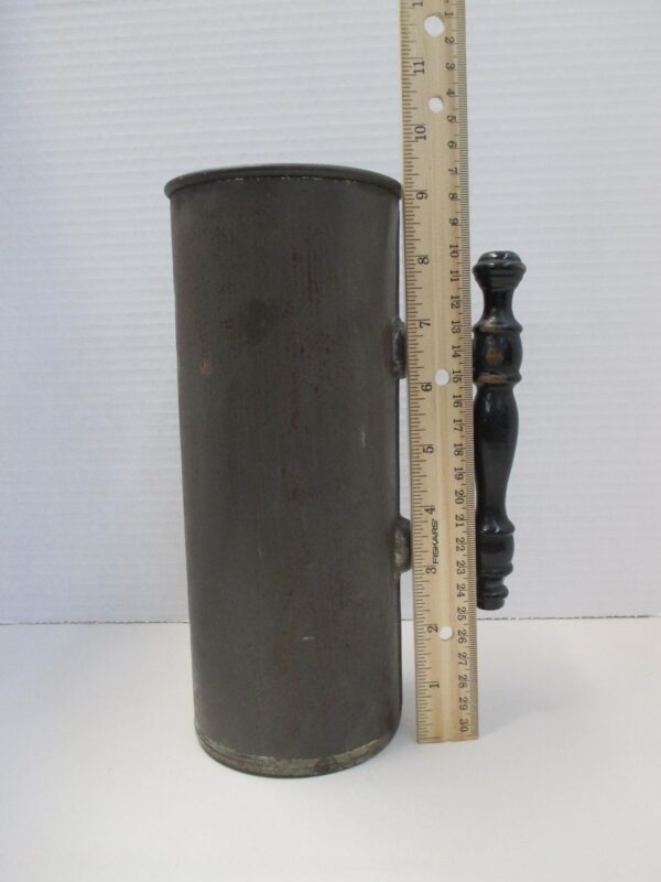 Rare Griswold Iowa Dairy Measuring Scoop - Image 9