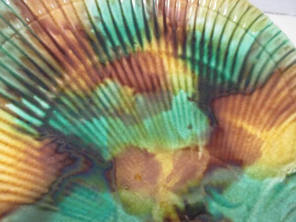 Majolica Shell Dish with Dolphin Feet - Image 2